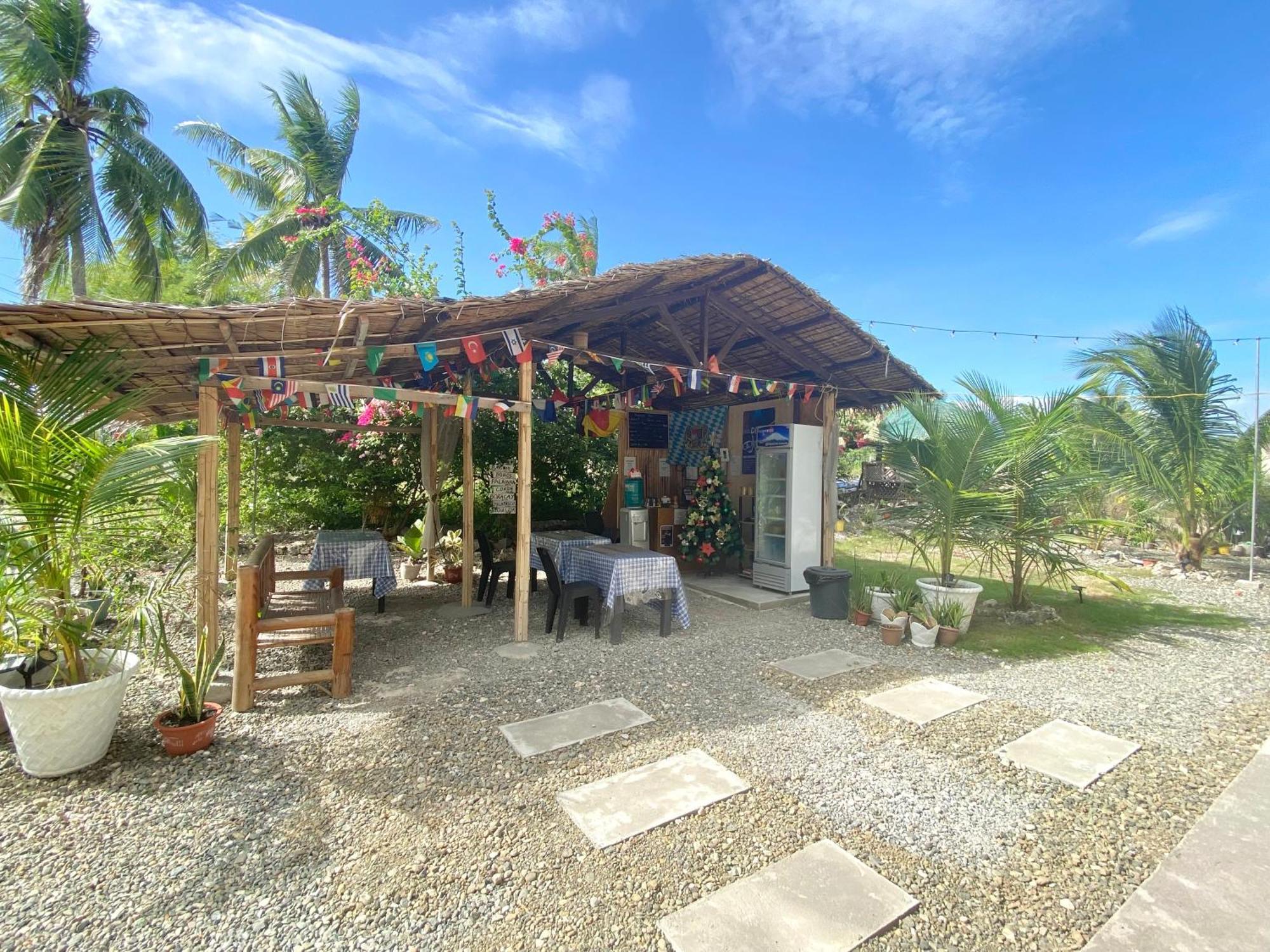 Coconut Inn Moalboal Exterior photo