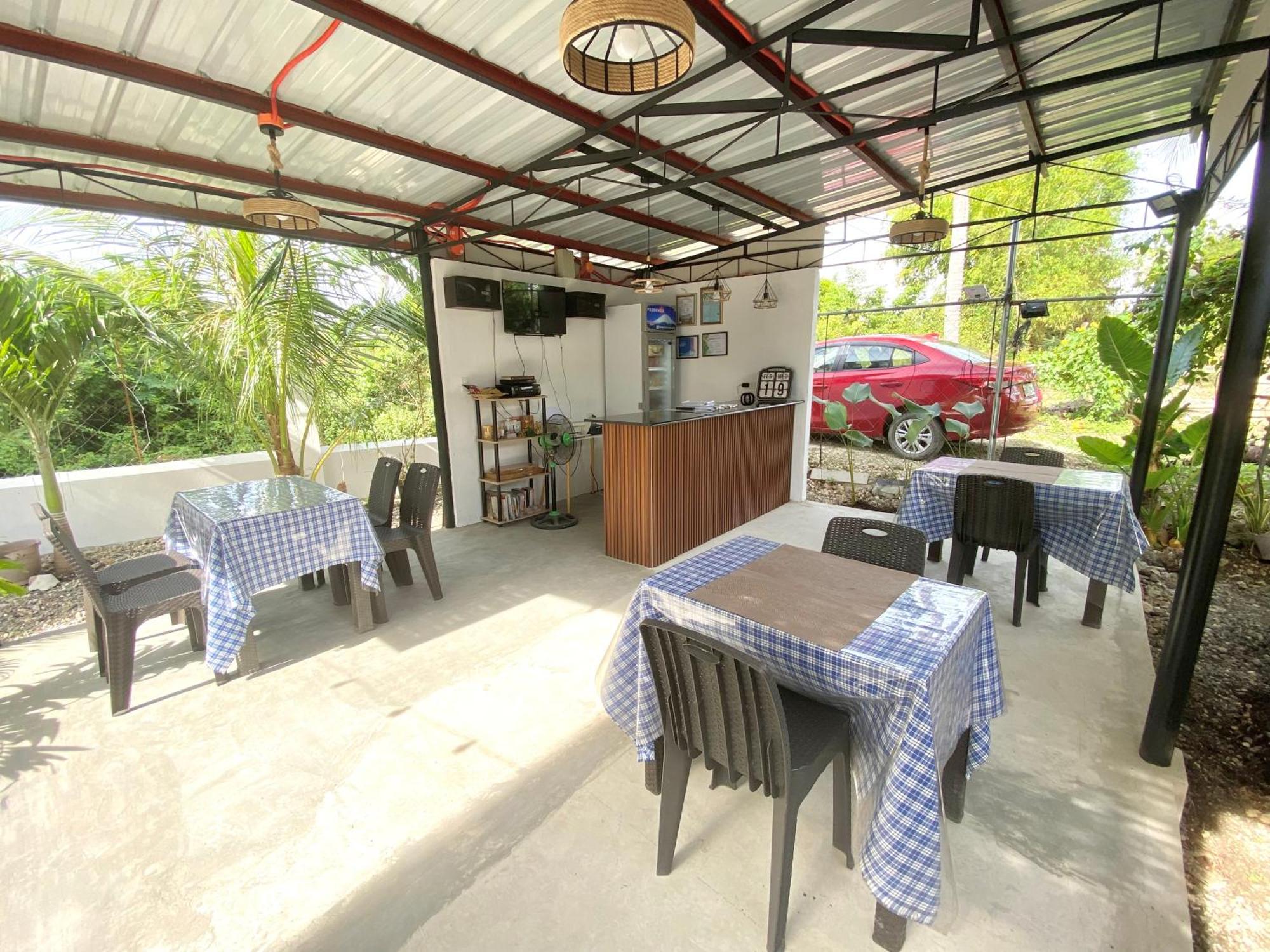 Coconut Inn Moalboal Exterior photo