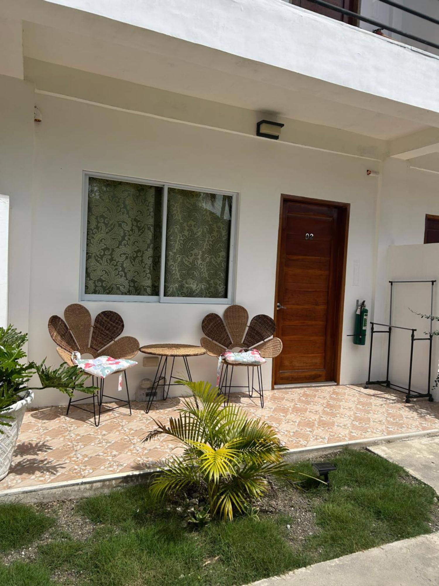 Coconut Inn Moalboal Exterior photo